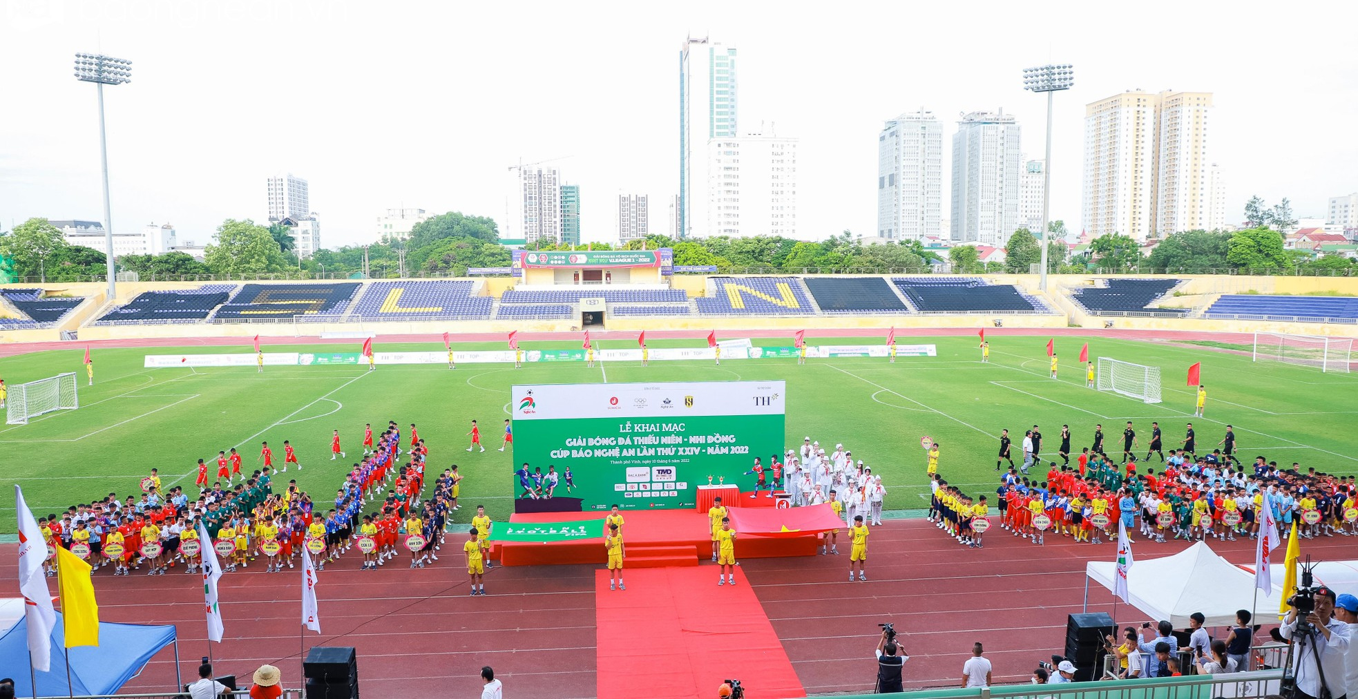 Khai mạc Giải bóng đá Thiếu niên - Nhi đồng Cúp Báo Nghệ An lần thứ 24 năm 2022 tại Sân vận động Vinh.