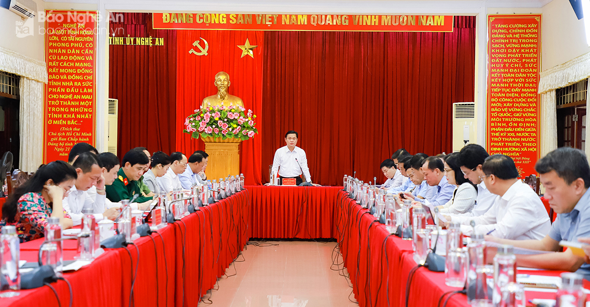 An overall view of the first working session of the Administrative Reform Steering Committee of Nghe An province. Photo: Thanh Duy