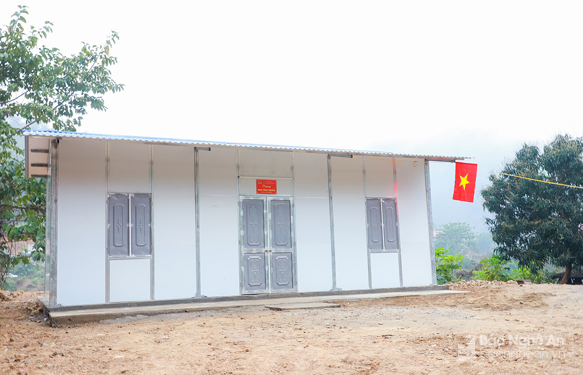 The houses are being built in Chieu Luu commune (Ky Son) as part of the program to support housing construction for the poor and disadvantaged. Photo: Thanh Duy