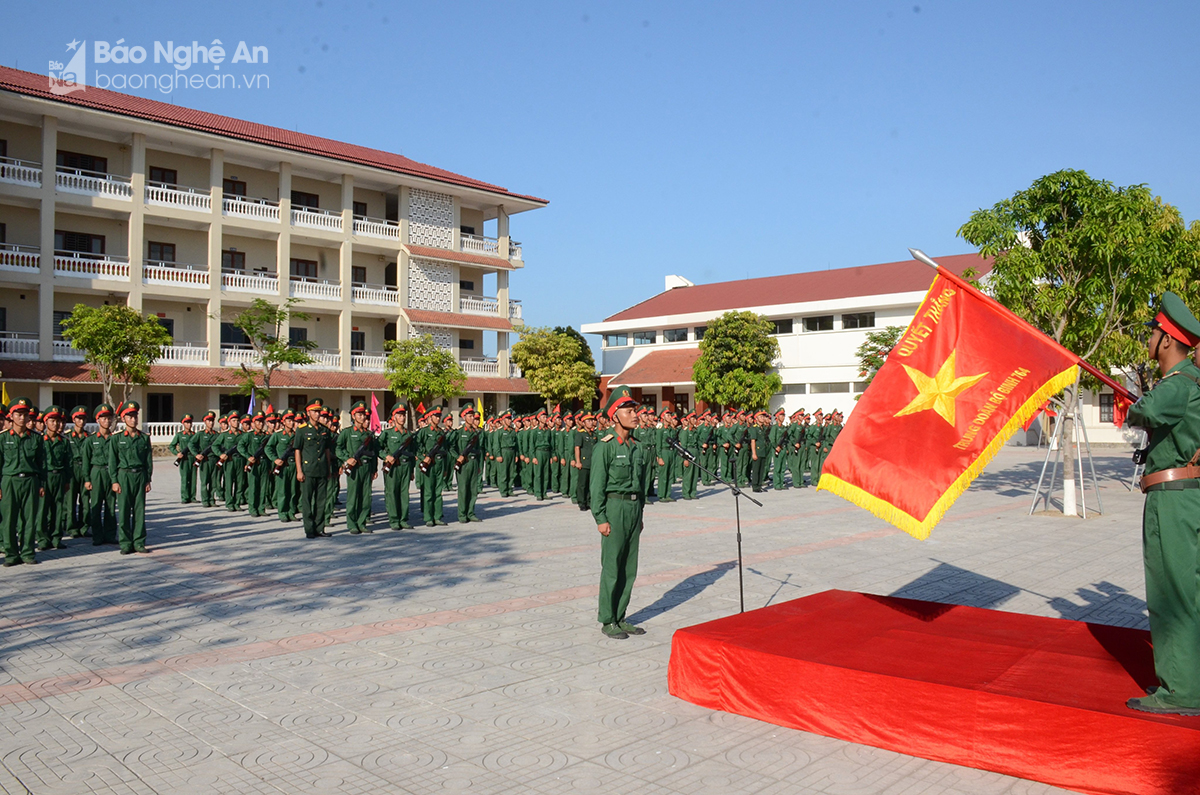 The swearing-in ceremony of new soldiers at the 764th Battalion, Provincial Military Command. Photo: Thanh Chung