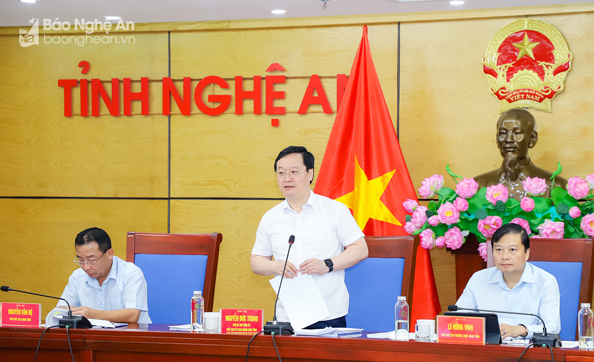 Đồng chí Nguyễn Đức Trung - Phó Bí thư Tỉnh ủy, Chủ tịch UBND tỉnh chủ trì phiên họp UBND tỉnh thường kỳ tháng 6.