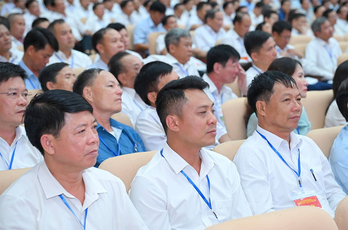 Các đồng chí lãnh đạo cấp xã tại Nghệ An dự Chương trình gặp mặt, đối thoại với Thường trực Tỉnh ủy. Ảnh: Thành Cường