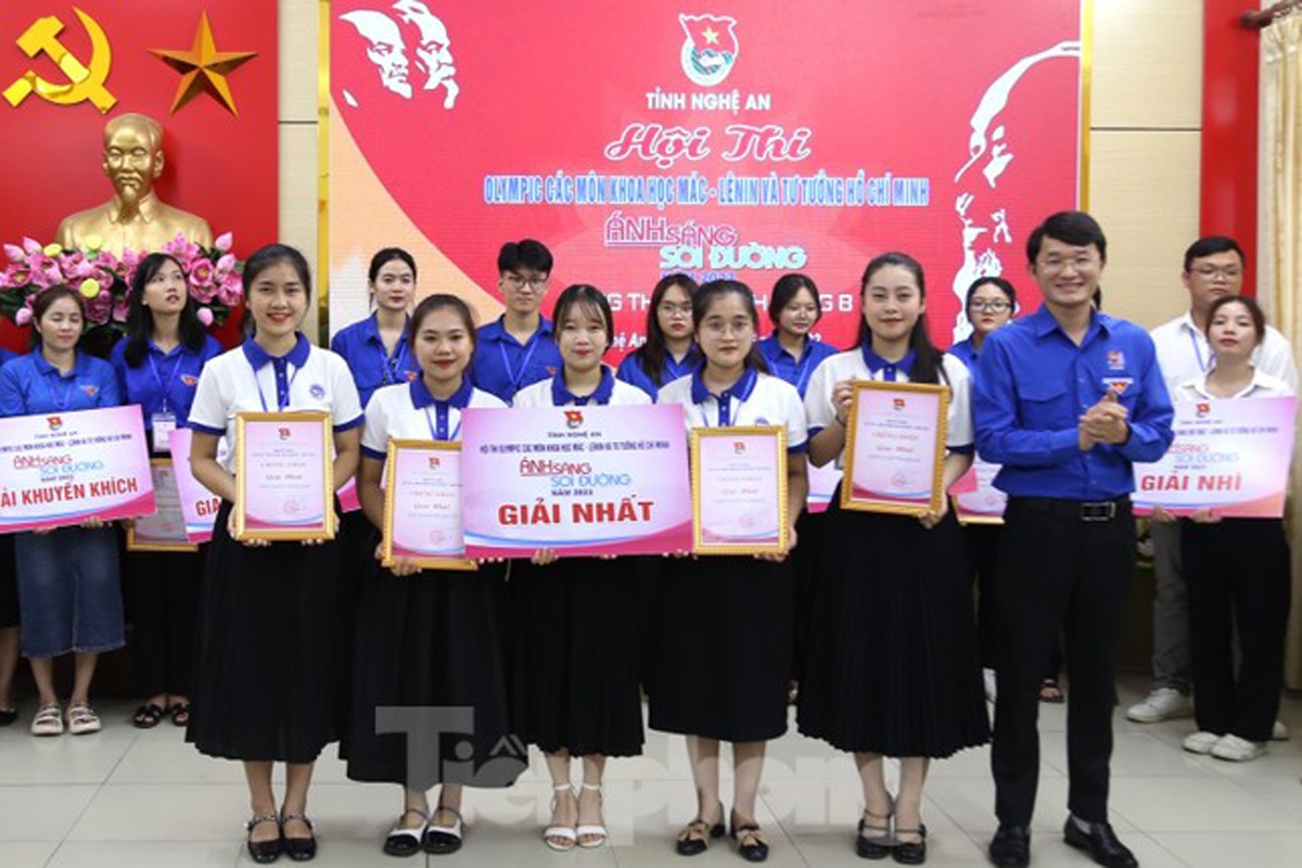 CLB lý luận trẻ Đại học Vinh giành giải Nhất Hội thi Olympic các môn khoa học Mác - Lênin và Tư tưởng Hồ Chí Minh 