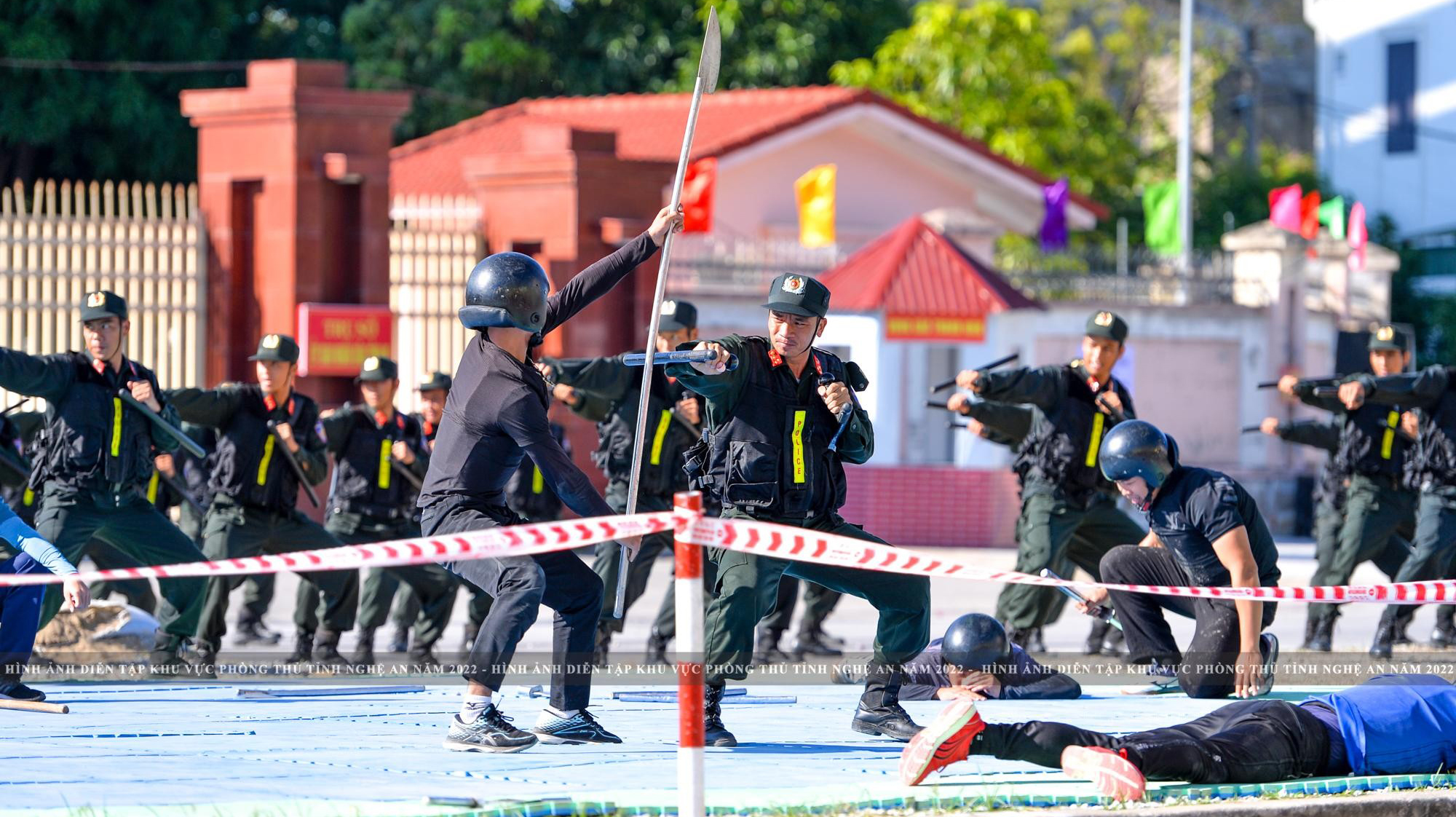 Lực lượng Cảnh sát cơ động diễn tập thực binh phòng, chống bạo loạn. Ảnh tư liệu