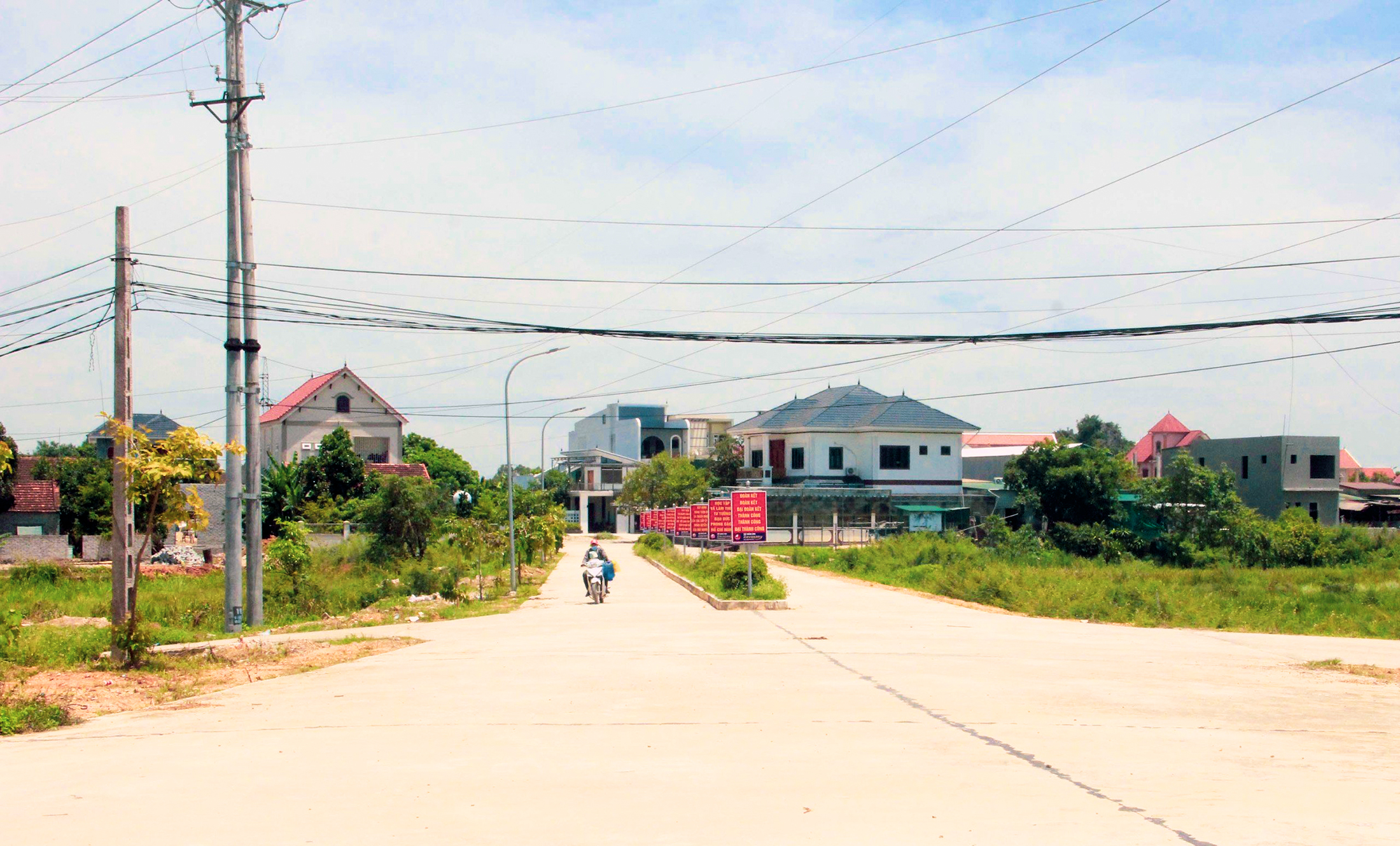 Bê tông hóa giao thông ở xã Bảo Thành (Yên Thành). Ảnh: Thanh Lê