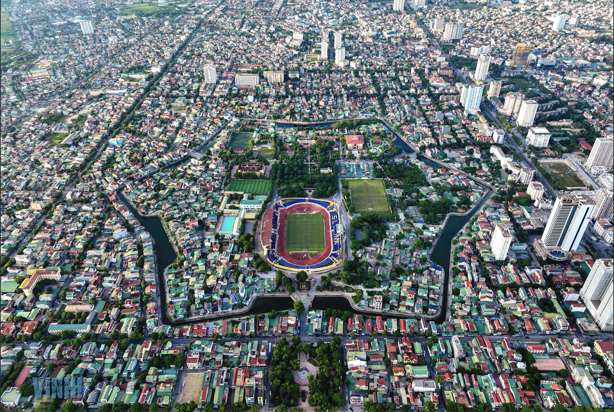 Toàn cảnh thành phố Vinh hiện nay từ góc nhìn flycam. 