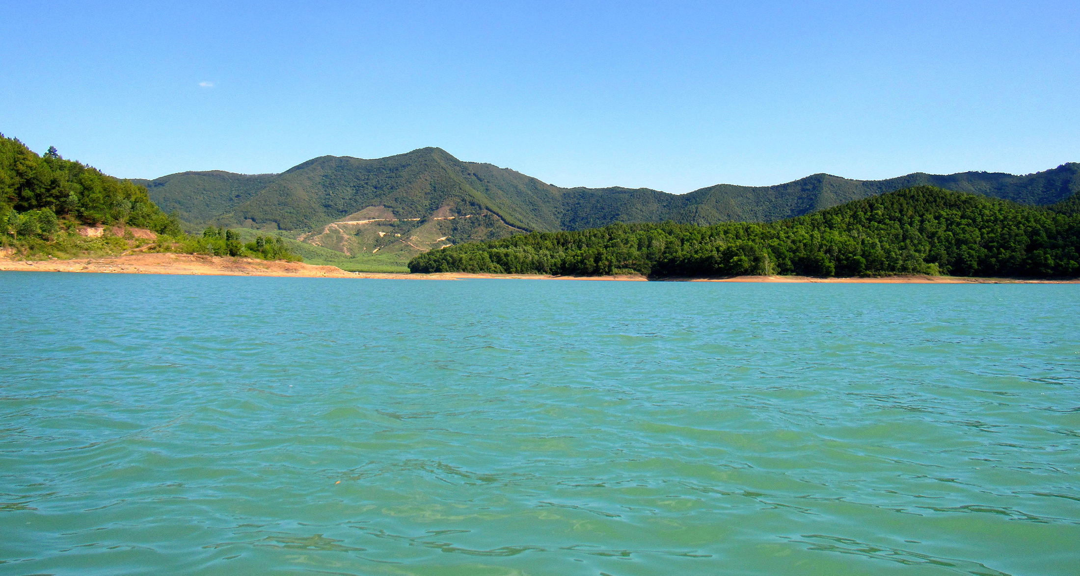 Hồ Xuân Dương ở xã Diễn Phú (Diễn Châu). Ảnh: Quang An