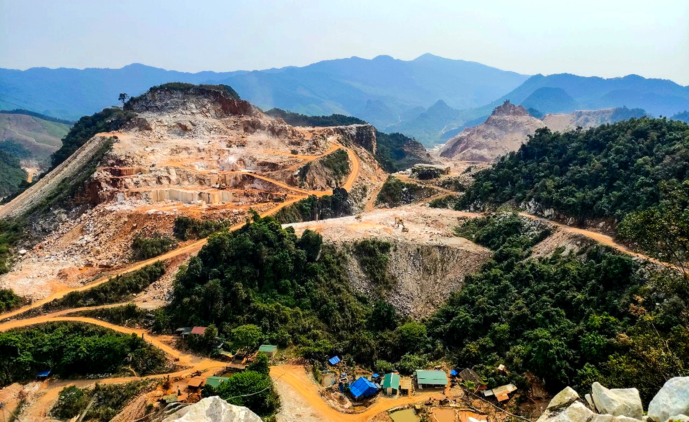 Hoạt động khai thác tại một vùng mỏ ở huyện Quỳ Hợp.