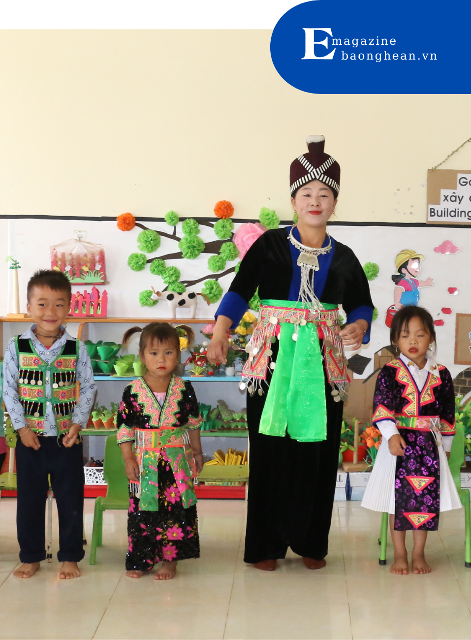 Cô giáo Lầu Y Pay là một trong ít giáo viên người Mông ở Trường Mầm non Tri Lễ.
