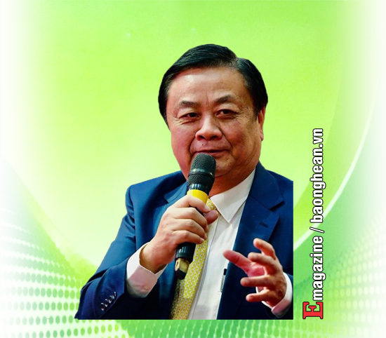 Đồng chi Lê Minh Hoan - Ủy viên Trung ương Đảng, Bộ trưởng Bộ Nông nghiệp và PTNT trao đổi với phóng viên Báo Nghệ An về phát triển kinh tế xanh.