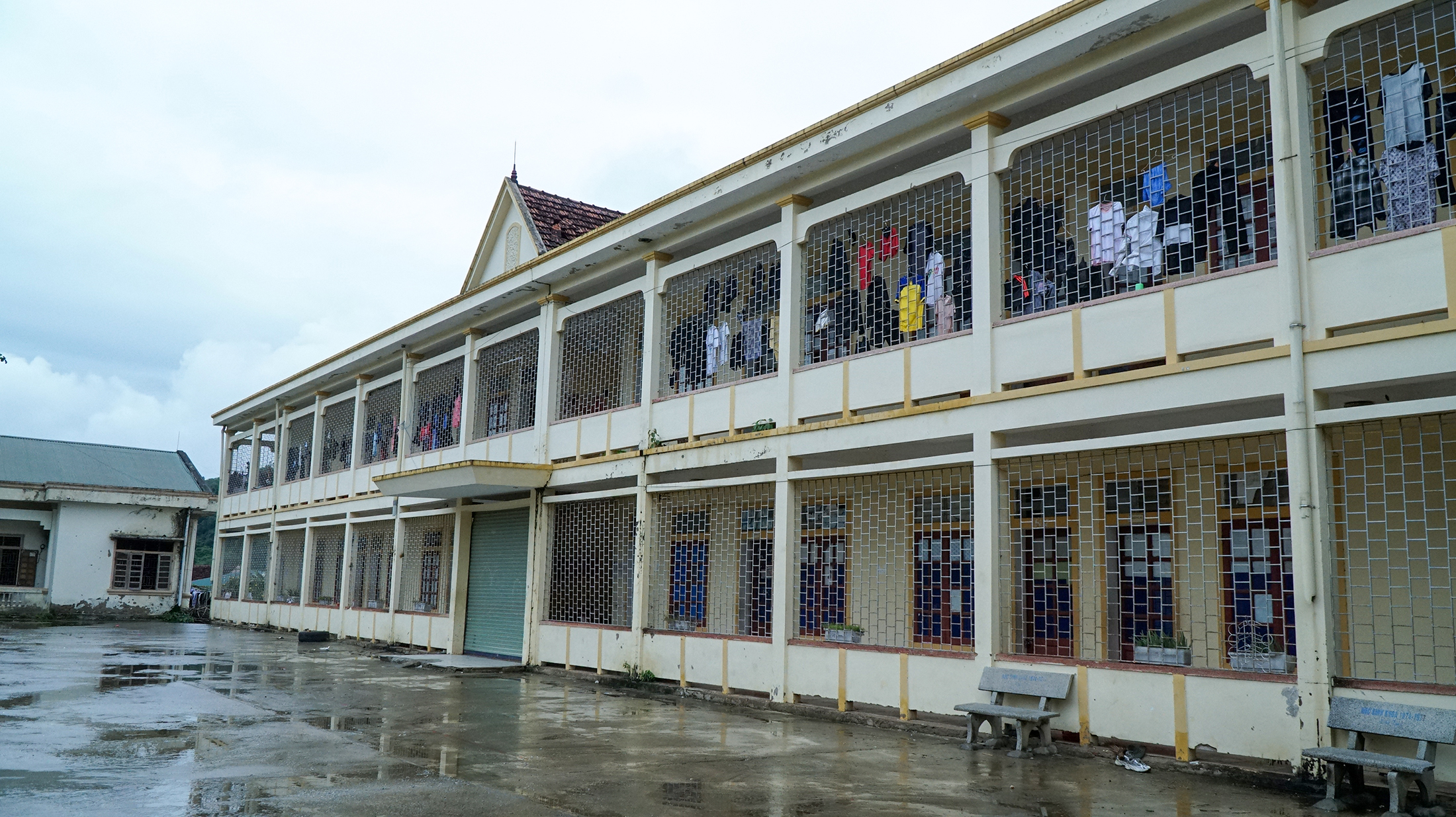 Khu nhà nội trú 20 phòng của Trường THPT Tương Dương 1 chỉ sắp xếp được 100 em học sinh vào ở.