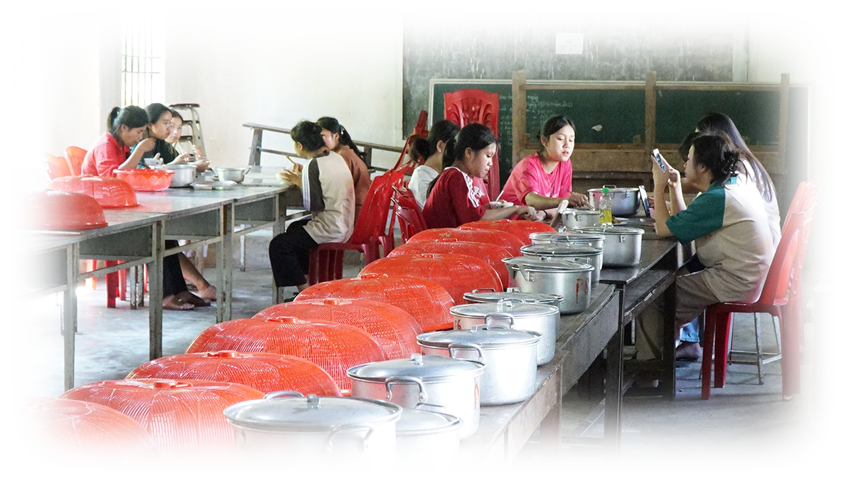Nhà ăn của học sinh Trường THPT Quế Phong.