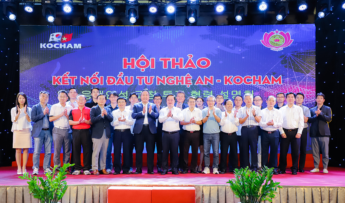 Tỉnh Nghệ An và Hiệp hội các doanh nghiệp Hàn Quốc tại Việt Nam tổ chức hội thảo kết nối đầu tư. Ảnh: Phạm Bằng