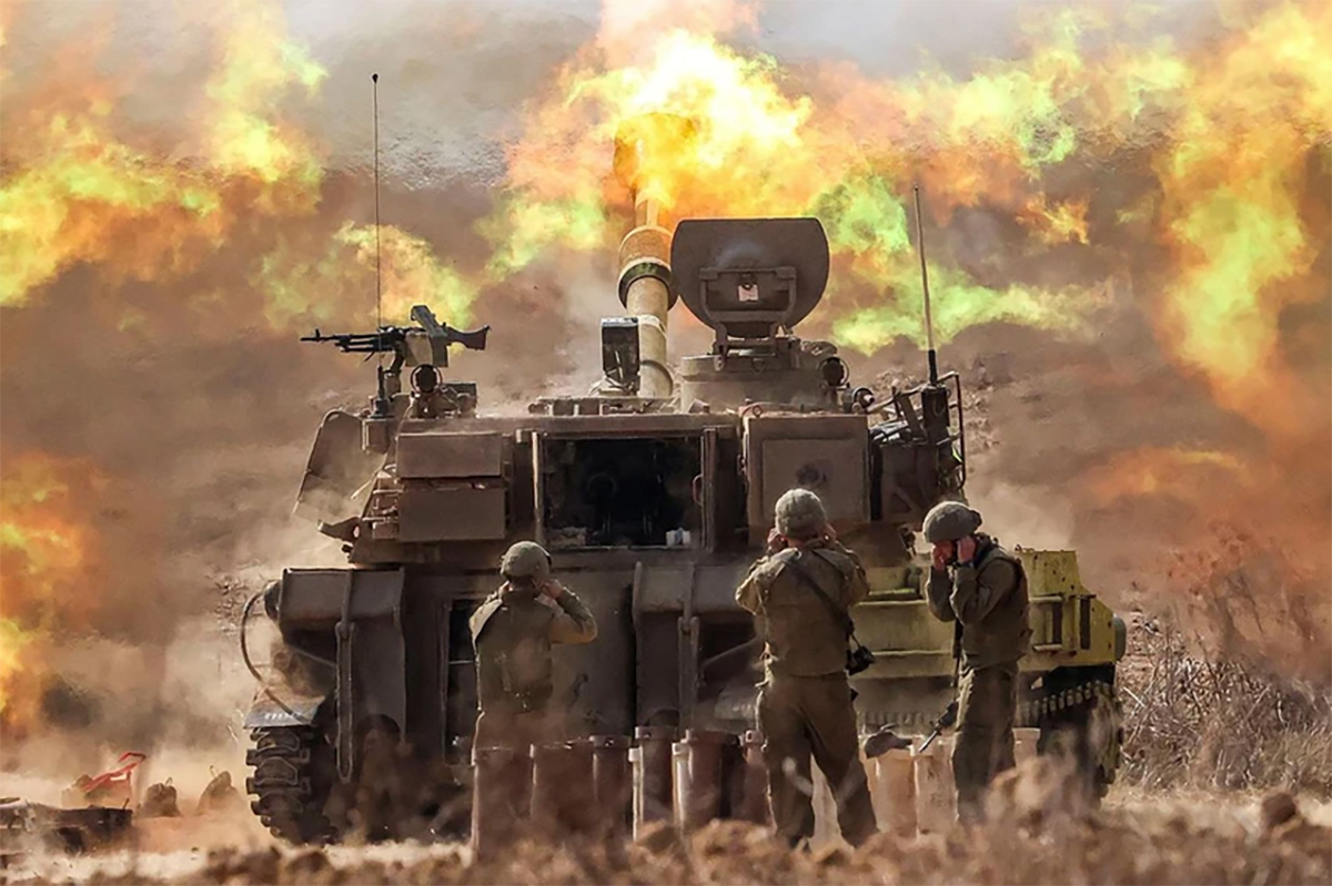 Quân đội Israel nã pháo tự hành vào Dải Gaza hôm 11/10. Ảnh: AFP
