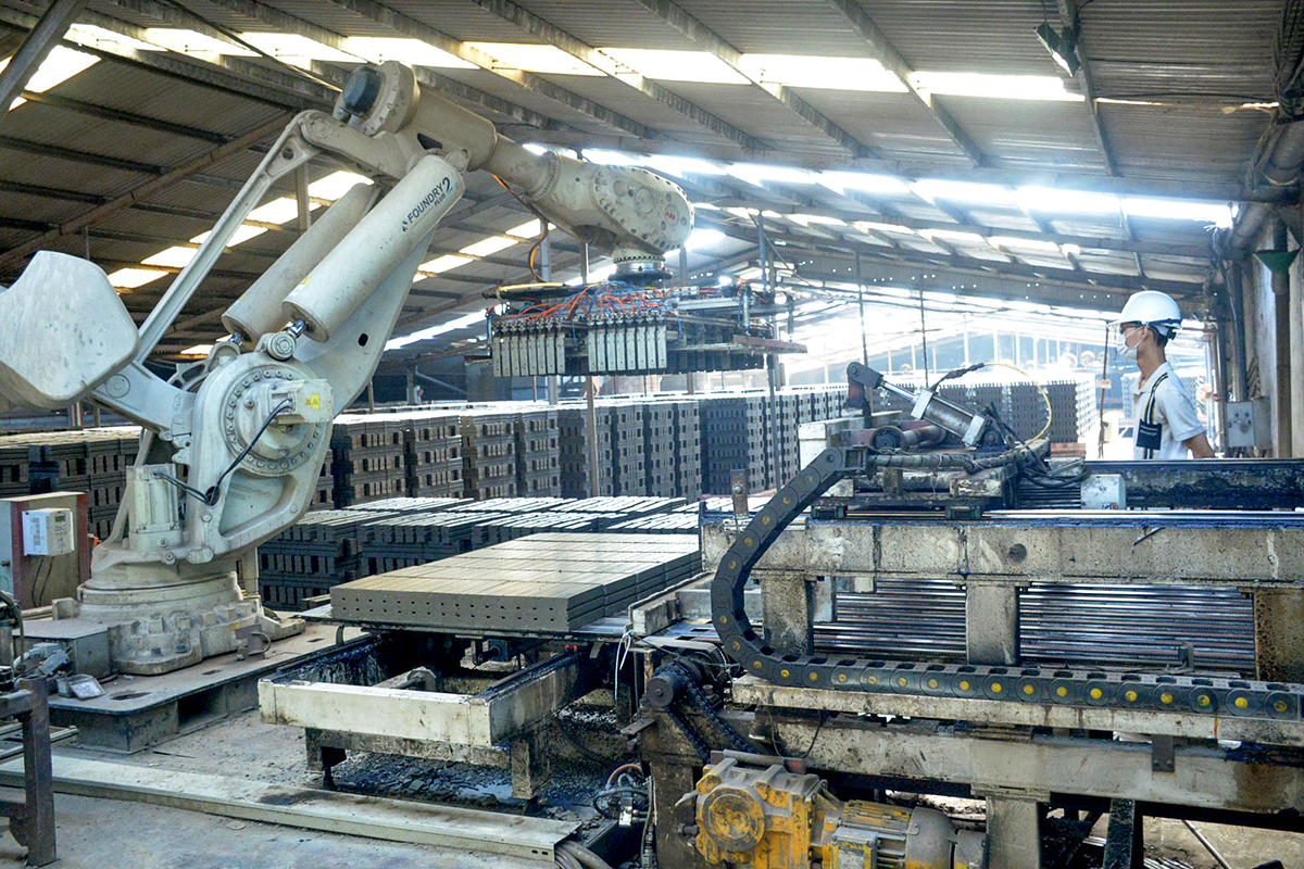 Công nghệ robot của Nhà máy sản xuất gạch ngói tuynel Tân Kỳ.