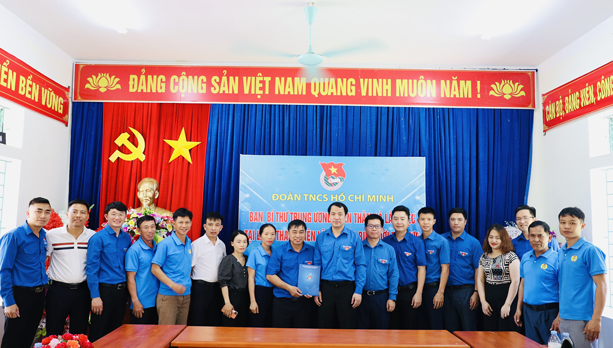 Đoàn công tác Trung ương Đoàn TNCS Hồ Chí Minh  thăm, làm việc tại Làng Thanh niên lập nghiệp biên giới Tam Hợp, huyện Tương Dương. 
